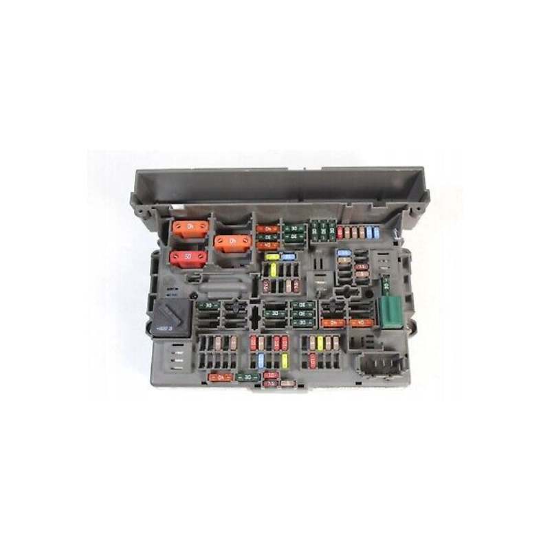 جعبه فیوز داخل موتور بی ام و 330 اتاق e93